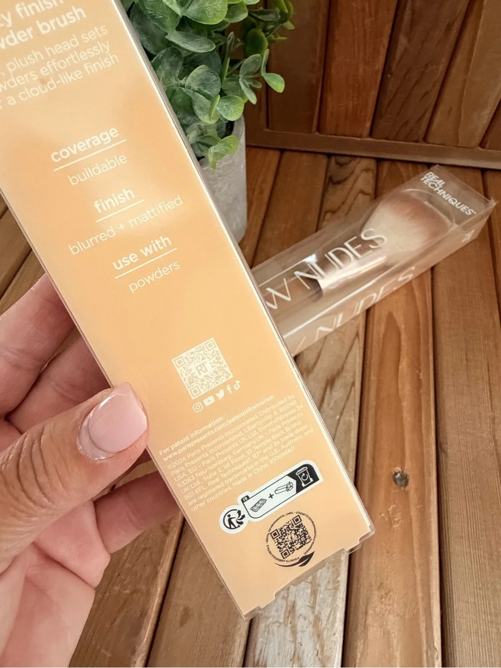 Real Techniques New Nudes Powder Brush - Beige
